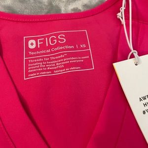 FIGS Catarina scrubs top SHOCKING PINK XS
